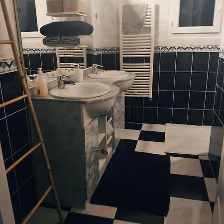 Holiday home Maison 3 Etoiles Avec Piscine Et Jacuzzi Exterieur Pres De Sarlat Saint-Vincent-le-Paluel